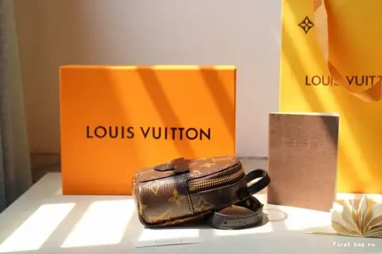 First bag ru WRIST BAG LOUIS VUITTON 0430
